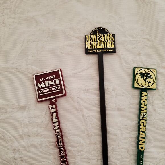 Vintage Las Vegas Cocktail Swizzle Stir Sticks 3 Plastic MGM Mint New York NY - Picture 4 of 6